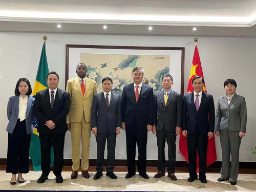 Visit to the Chinese Ambassador to Brazil, Mr Zhu Qingqiao
