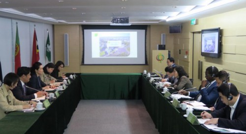 Representantes do Parque Científico e Industrial de Medicina Tradicional Chinesa visitam Secretariado Permanente