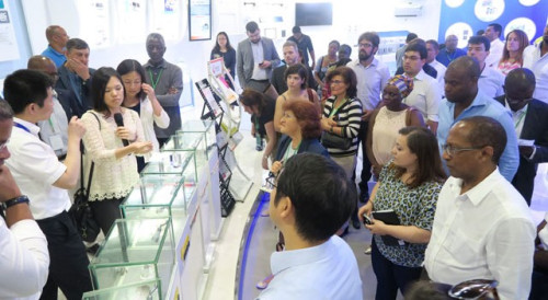 Deslocação dos participantes dos colóquios à Província de Jiangsu