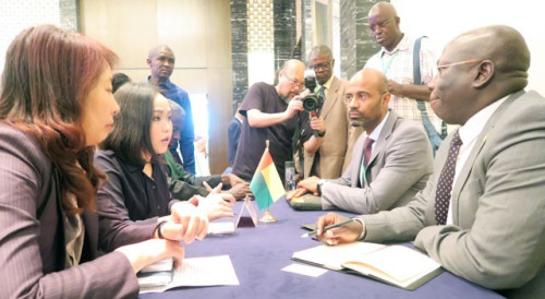 Intercâmbio entre os participantes dos colóquios e as empresas da Província de Jiangsu