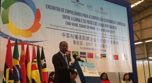 Primeiro-Ministro de Cabo Verde, Dr. José Ulisses de Pina Correia e Silva, a proferir o seu discurso na cerimónia de abertura