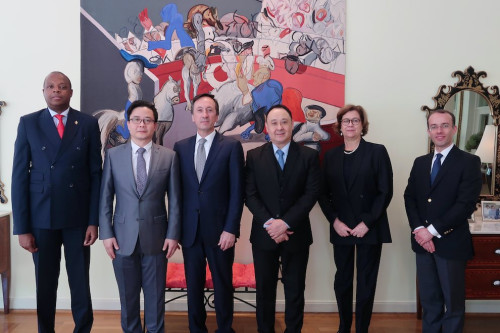 Visita a Embaixada de Portugal na China