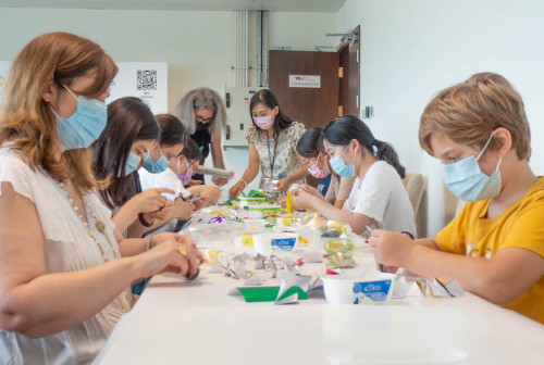 Young students make handicraft accessories