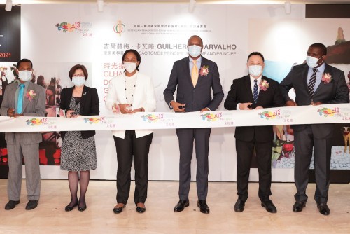 Opening of exhibition by São Tomé and Príncipe artist Guilherme Carvalho as part of the ‘Lusophone Polychromes’ exhibition series