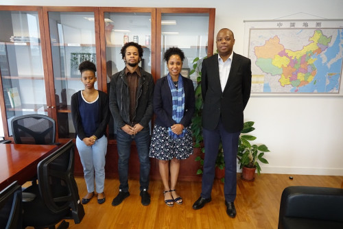 The interns and Deputy Secretary-General of the Permanent Secretariat of Forum Macao, Mr Paulo Jorge Rodrigues do Espírito Santo (pictured right)