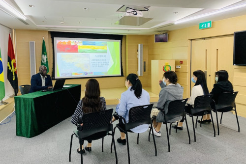 The Representative of Guinea-Bissau, Mr Malam Becker Camará, gave the interns an introduction on his country