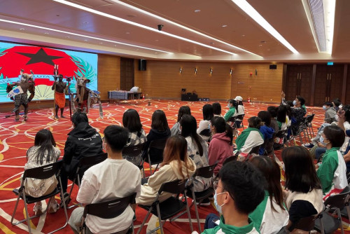 艺术导师教导几比特色舞蹈