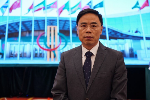 Secretary-General Ji Xianzheng delivers a speech