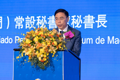 Secretary-General Ji Xianzheng delivers a speech
