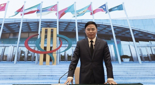 Secretary-General Ji Xianzheng delivers a speech