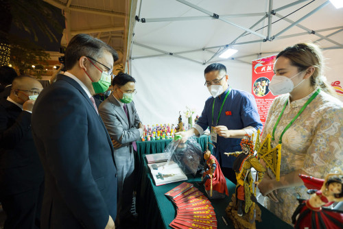 Visita dos convidados às tendinhas