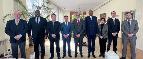 Visita à Embaixada de Portugal na China