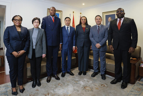 Visita à Embaixada de Moçambique na China
