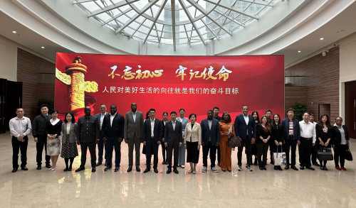 A delegação visitou a Zona de Desenvolvimento de Guangzhou