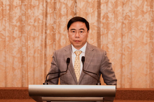 O Secretário-Geral Ji Xianzheng proferindo o seu discurso
