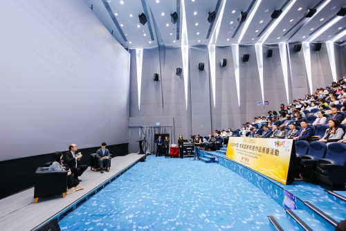 Author of Inspiring Greater Bay Area China, Sinologist David Gosset, and documentary Director Tang Lina, engaging and exchanging with the on-site audience