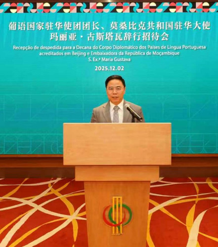 Secretary-General Ji Xianzheng delivering a speech