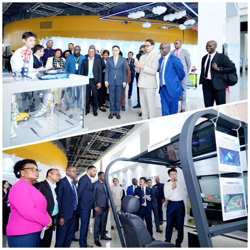 代表团参观深圳工业展览馆