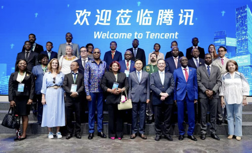 代表團參觀考察騰訊公司