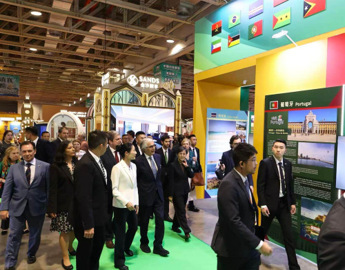 常設秘書處陪同葡萄牙議長阿吉亞爾-布蘭科參觀中葡論壇展館