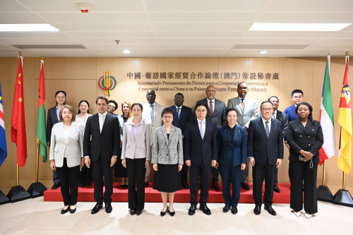 Visit of the Commissioner of the Ministry of Foreign Affairs of the PRC in the Macao SAR, Bian Lixin, to the Permanent Secretariat of the Forum Macao