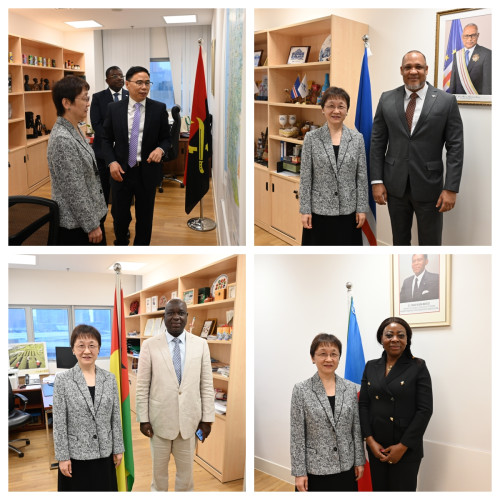 與各國派駐代表交流