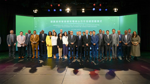 Responsáveis da Teledifusão de Macau (TDM) e de congéneres dos PLP assinam acordos de cooperação