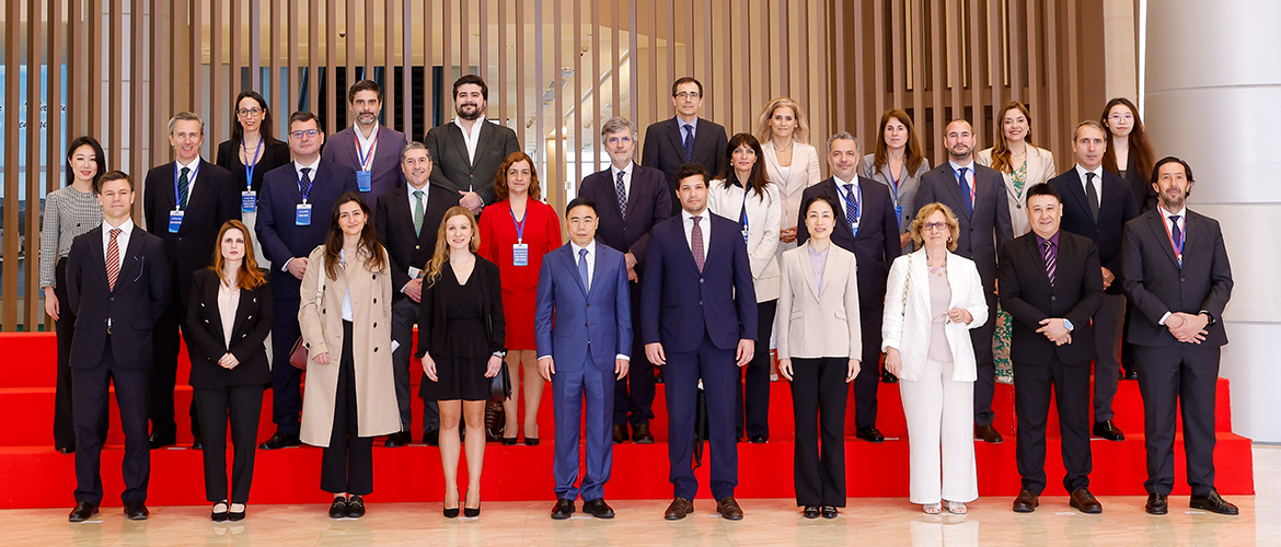 Portuguese Delegation of Parliament Members Visits Permanent Secretariat of Forum Macao