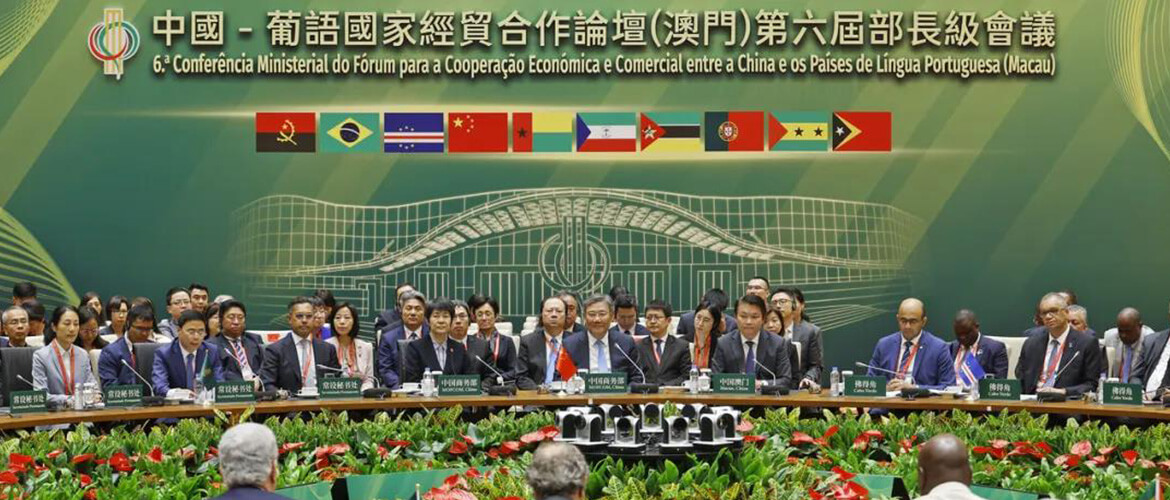 Ministro do Comércio Wang Wentao na VI Conferência Ministerial do Fórum para a Cooperação Económica e Comercial entre a China e os Países de Língua Portuguesa (Macau)