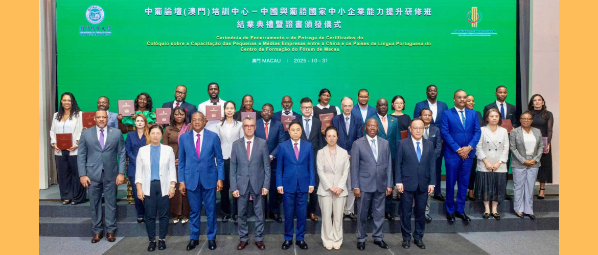 Comunicado de Imprensa O Secretário Permanente do Fórum de Macau organiza Colóquio sobre a Capacitação das Pequenas e Médias Empresas entre a China e os Países de Língua Portuguesa reforçando a cooper