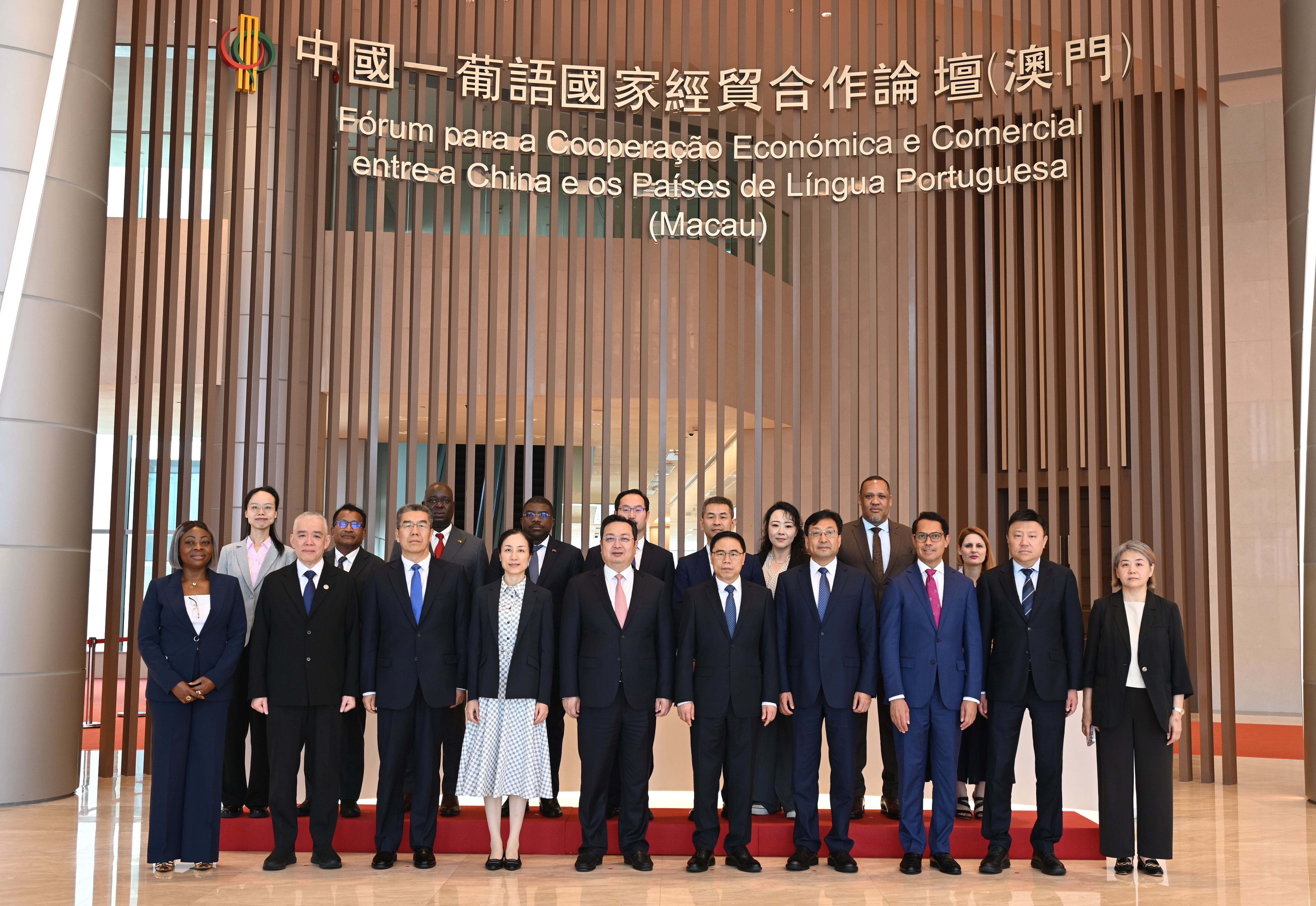 河北省政协主席到访常设秘书处