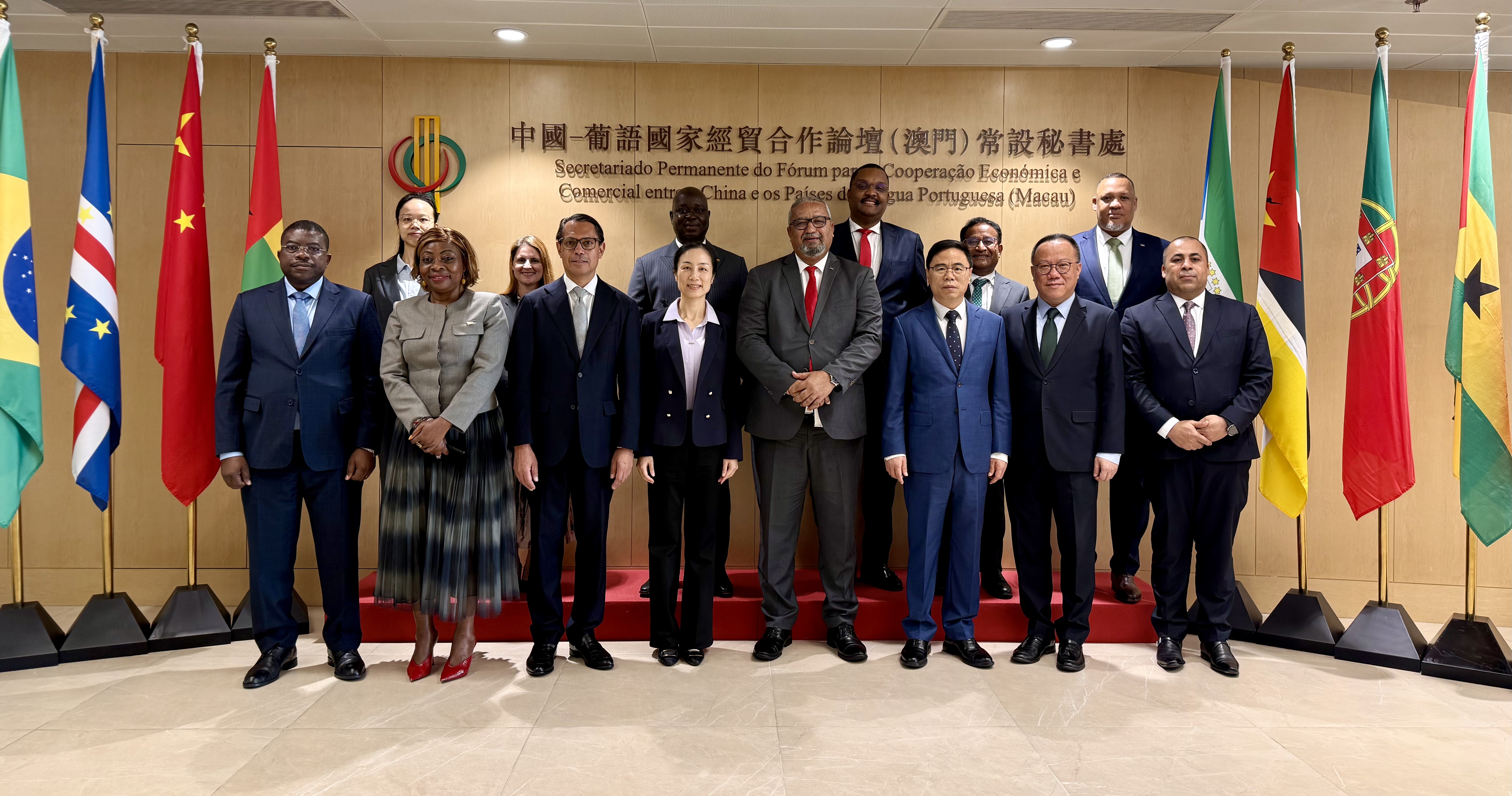 Embaixador de Cabo Verde na China, Arlindo Nascimento do Rosário, despediu-se do Secretariado Permanente